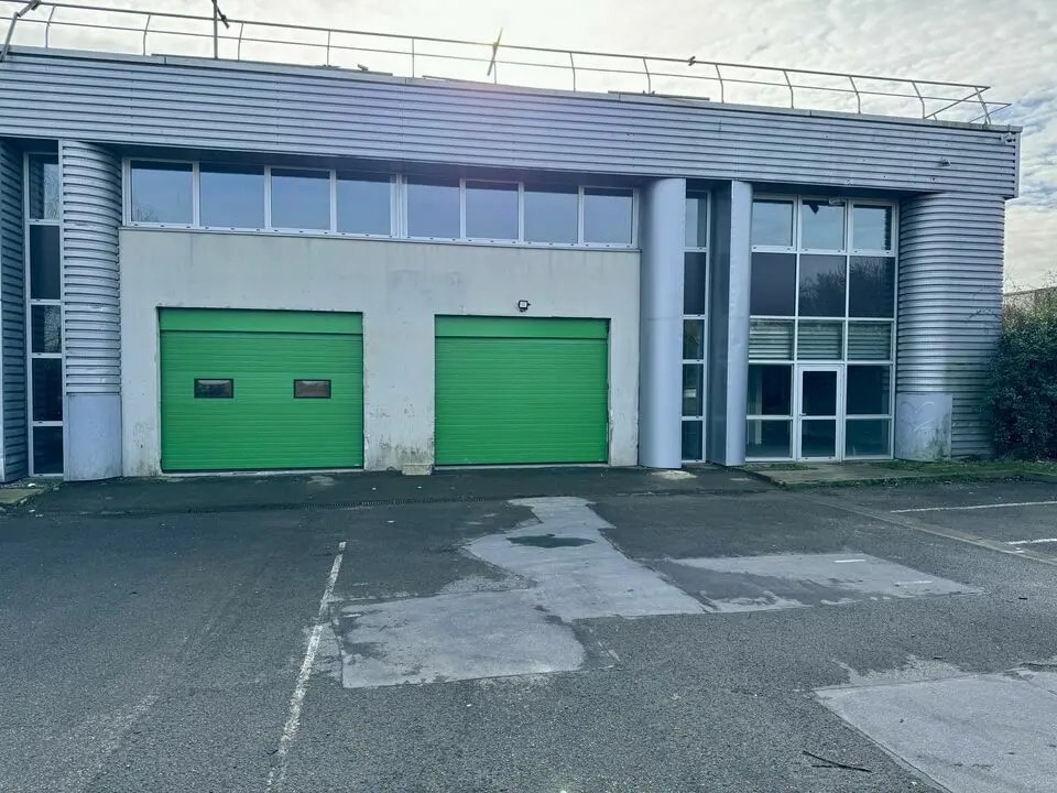 Local d’activités dans Tremblay-en-France à louer Photo de l’immeuble– Image 1 sur 2
