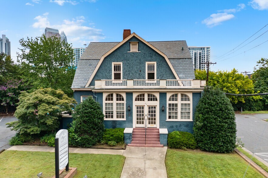 435 E Morehead St, Charlotte, NC à louer - Photo de l’immeuble – Image 1 sur 17