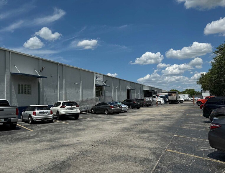 3760 Fowler St, Fort Myers, FL à louer - Photo principale – Image 1 sur 7