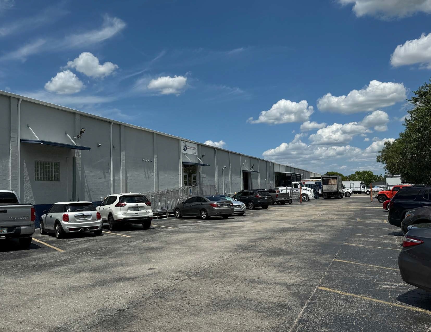 3760 Fowler St, Fort Myers, FL à louer Photo principale– Image 1 sur 8