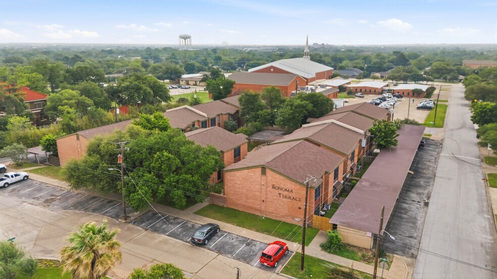 611 S Ennis St, Bryan, TX à vendre - Photo de l’immeuble – Image 2 sur 36