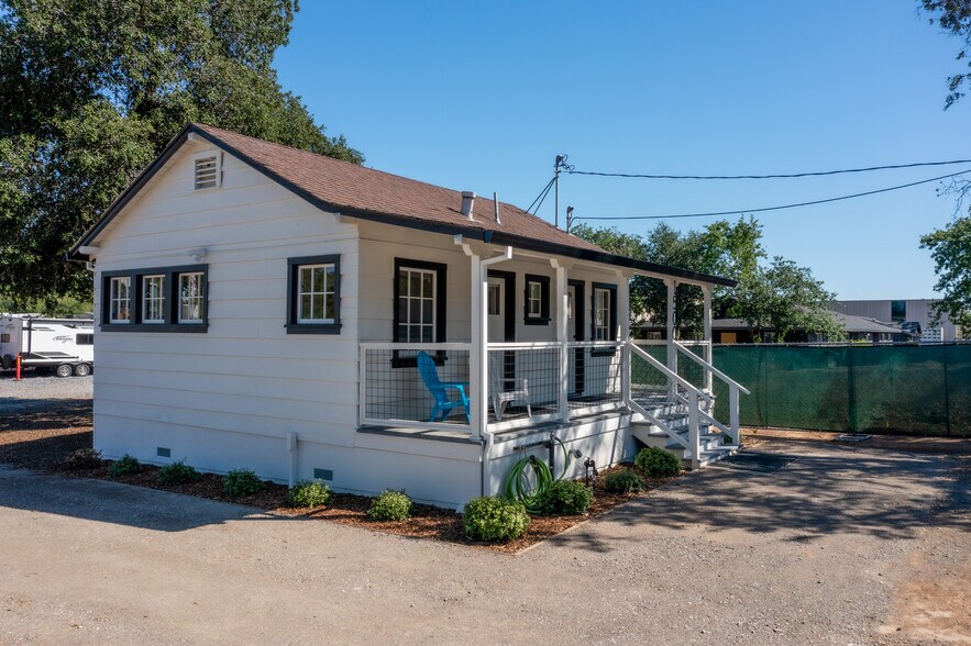 1500 Grove St, Healdsburg, CA à louer - Photo de l’immeuble – Image 2 sur 9