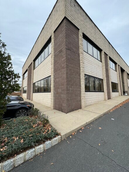 2186 NJ-27, North Brunswick, NJ à louer - Photo de l’immeuble – Image 2 sur 9