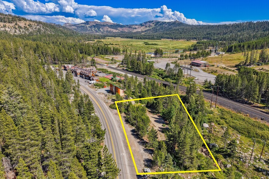 21615-21581 Donner Pass Rd, Soda Springs, CA à vendre - Photo principale – Image 1 sur 14