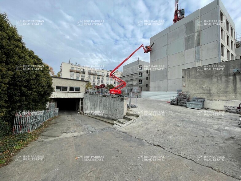 Local d’activités dans Ivry-sur-Seine à louer - Photo de l’immeuble – Image 1 sur 9