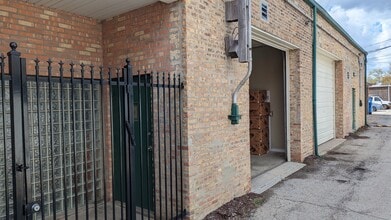 4201-4203 N Milwaukee Ave, Chicago, IL à louer Photo de l’immeuble– Image 1 sur 1