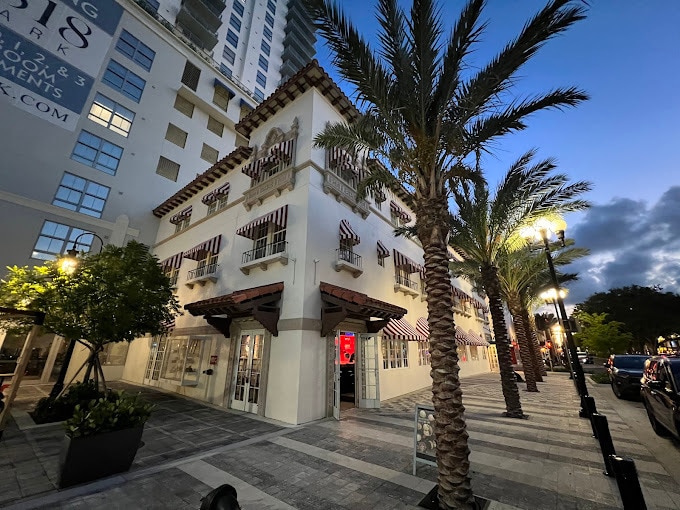 1820 Hollywood Blvd, Hollywood, FL à louer - Photo de l’immeuble – Image 3 sur 9