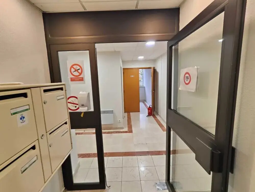 21 Rue Albert Calmette, Jouy-en-Josas à louer Hall d’entrée– Image 1 sur 9