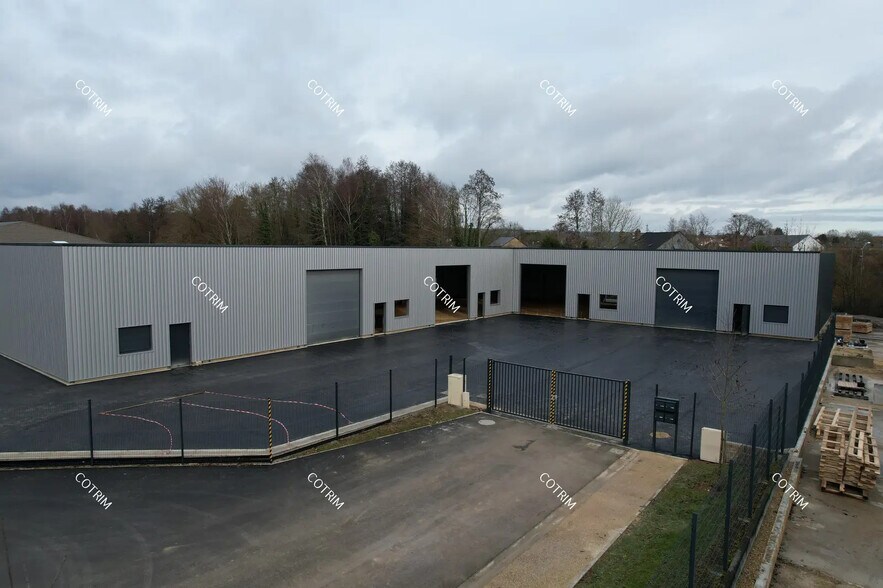 Local d’activités dans Charleville-Mézières à louer - Photo de l’immeuble – Image 1 sur 6