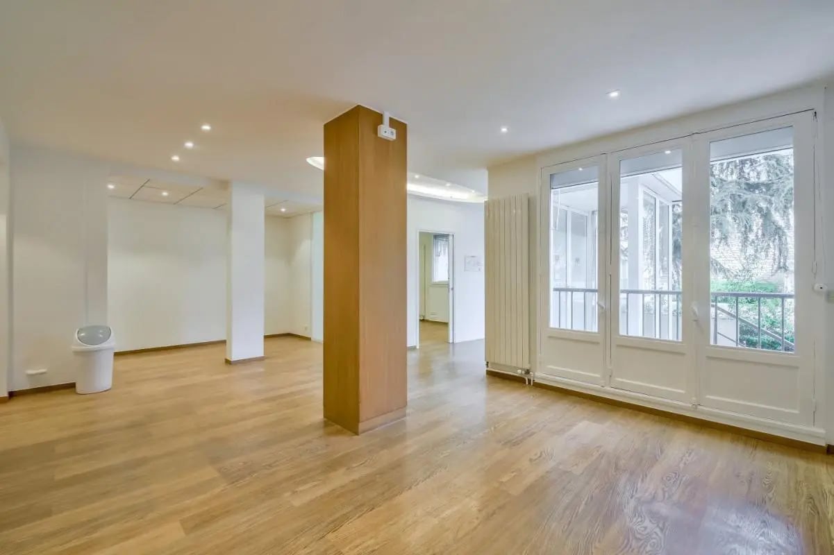 Bureau dans Paris à louer Photo de l’immeuble– Image 1 sur 9