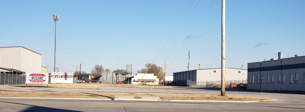 1010 S West St, Wichita, KS à vendre - Photo de l’immeuble – Image 1 sur 4