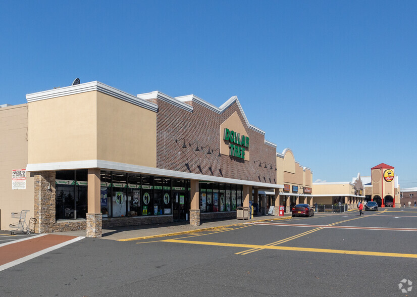 801 Roosevelt Ave, Carteret, NJ à louer - Photo principale – Image 1 sur 10