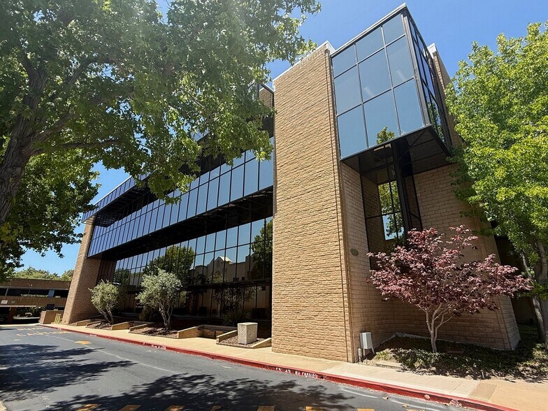 3220 S Higuera St, San Luis Obispo, CA à louer - Photo de l’immeuble – Image 2 sur 4