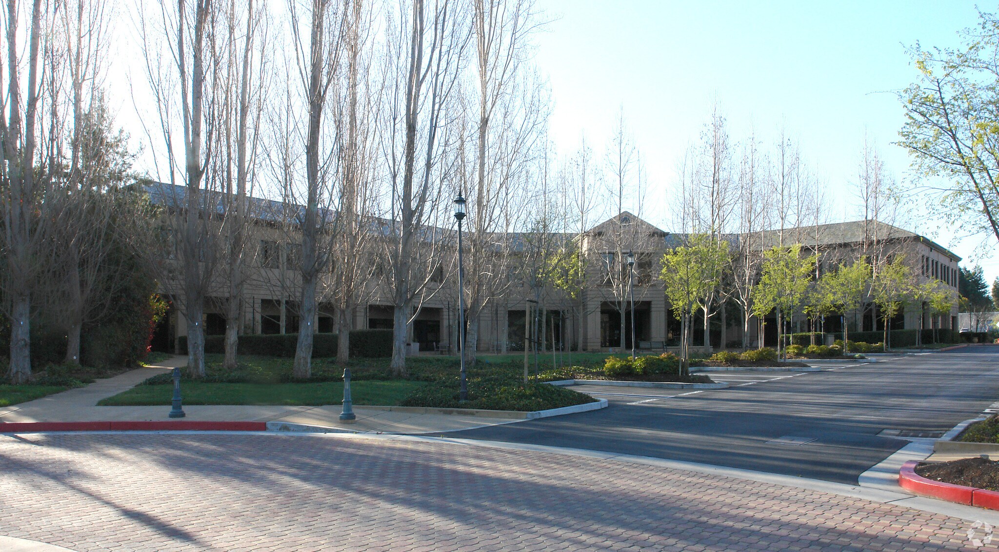 379 N Whisman Rd, Mountain View, CA à louer Photo principale– Image 1 sur 4