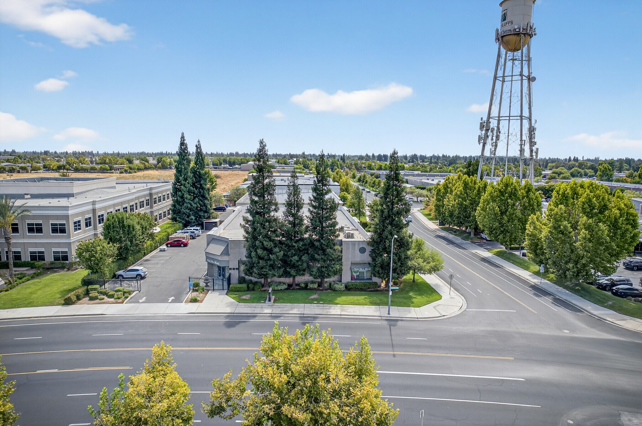 655 W Alluvial Ave, Fresno, CA à vendre Photo de l’immeuble– Image 1 sur 11