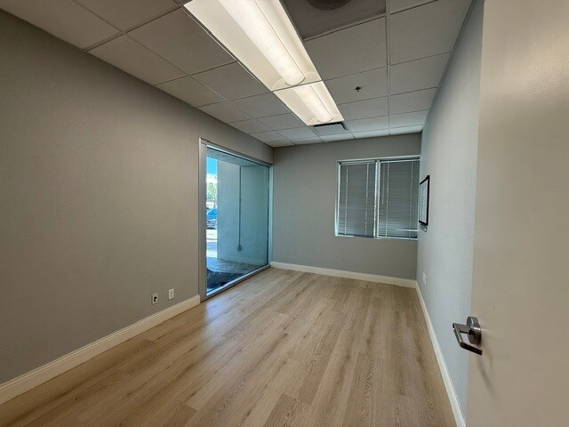 900 Grier Dr, Las Vegas, NV à louer - Photo de l’immeuble – Image 3 sur 21