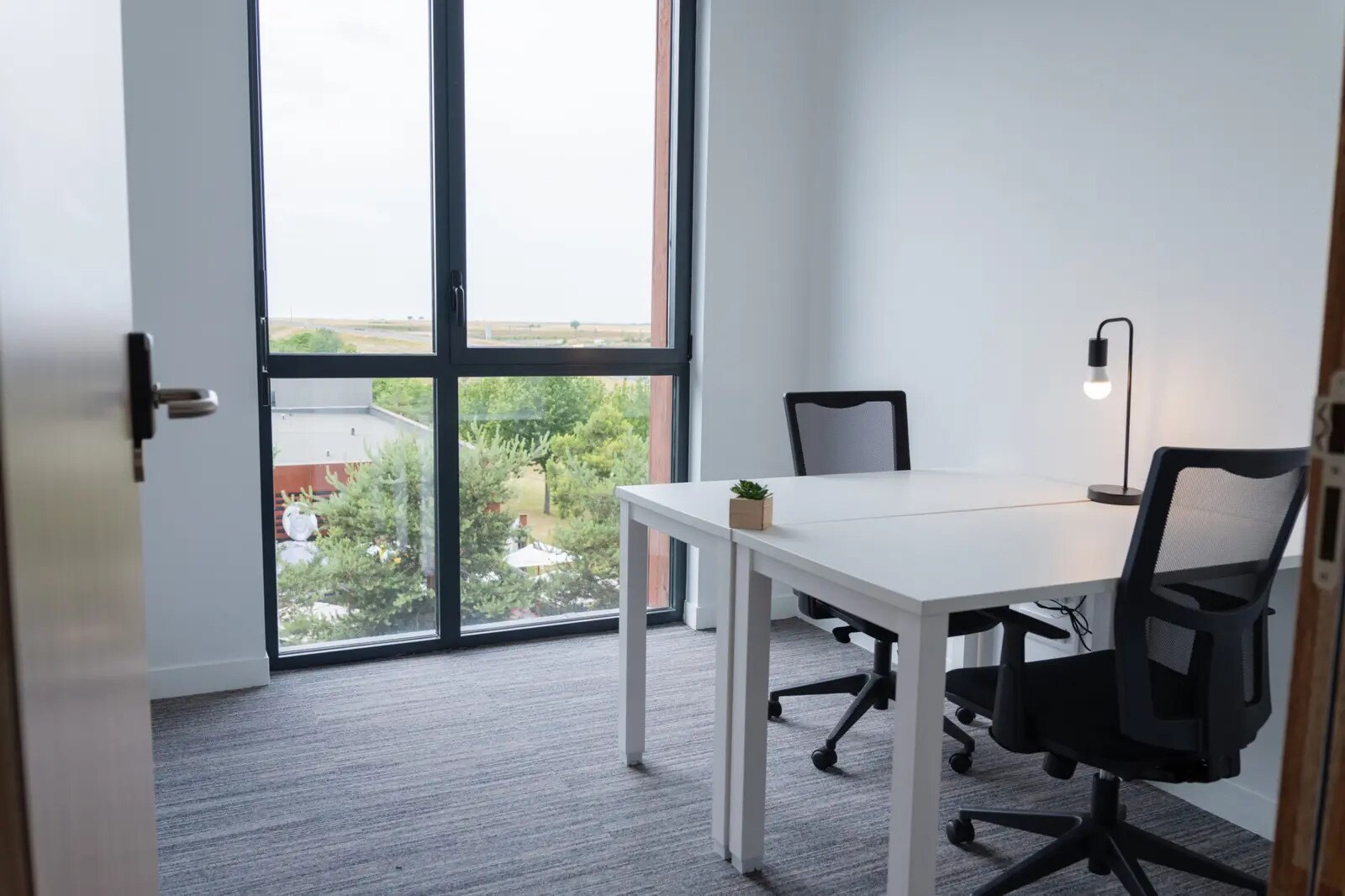 8 Avenue De Shenzhen, Chasseneuil-du-Poitou à louer Photo de l’immeuble– Image 1 sur 11