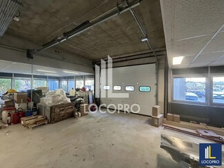 Plus de détails pour Local d'activités à louer