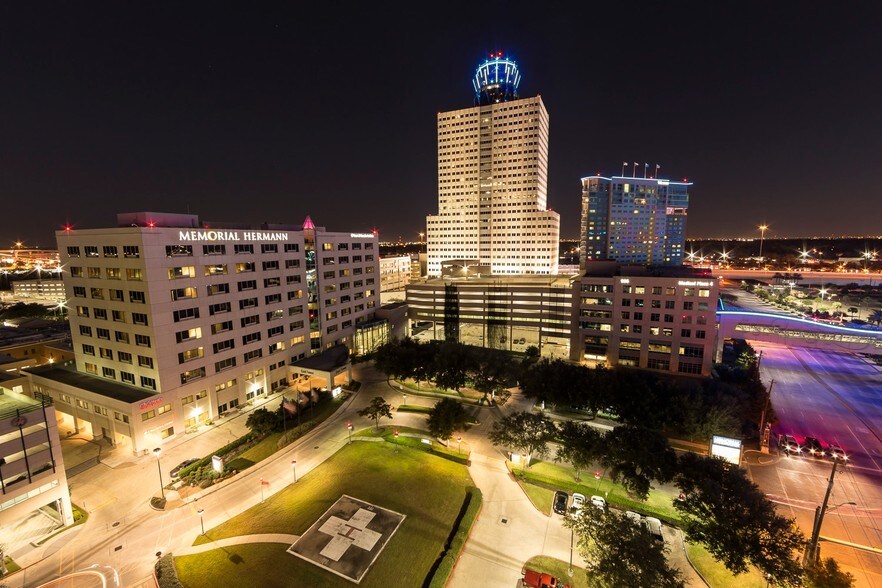 929 Gessner Rd, Houston, TX à louer - Photo de l’immeuble – Image 2 sur 3