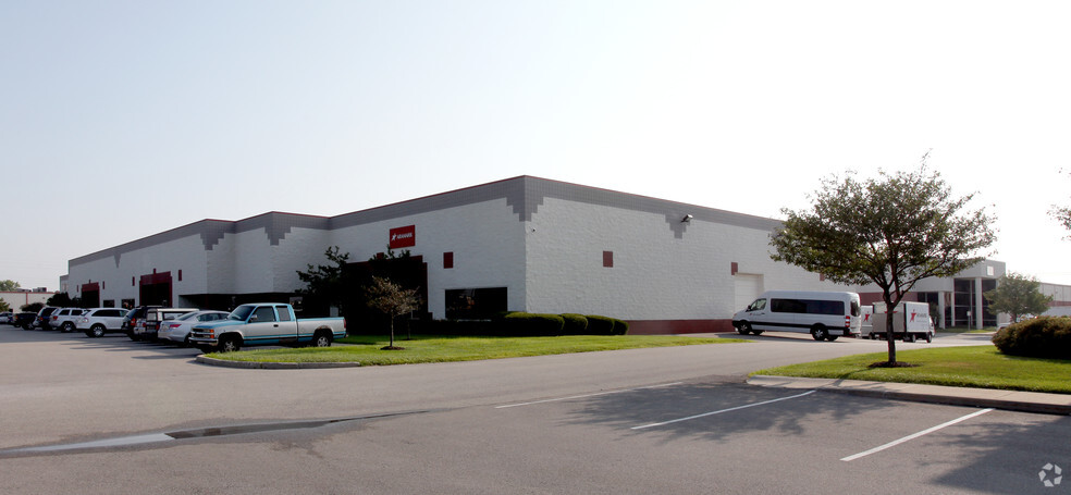 8435 Georgetown Rd, Indianapolis, IN à louer - Photo de l’immeuble – Image 2 sur 4