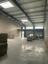 Local d’activités dans Dagneux à louer Photo intérieure– Image 1 sur 8