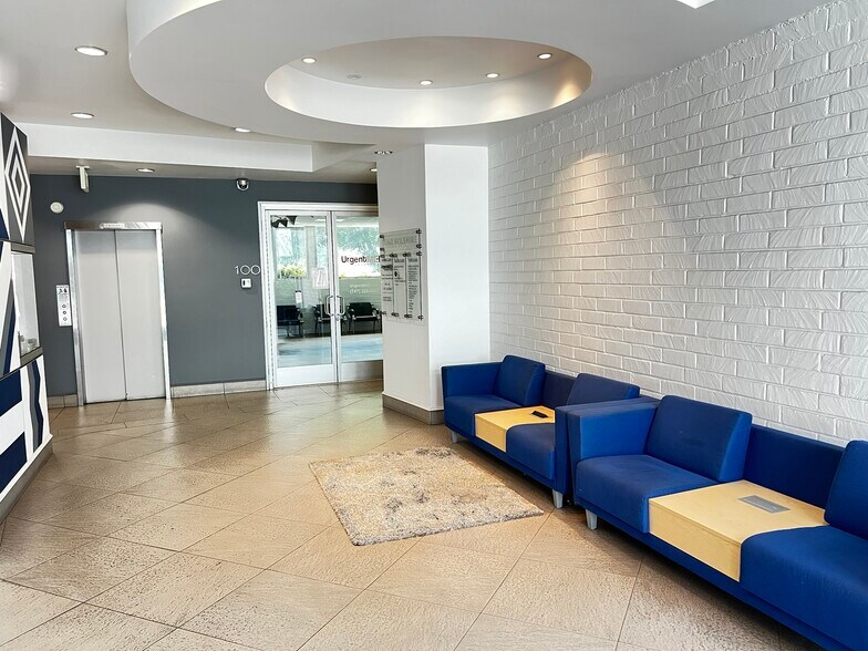 11860 Wilshire Blvd, Los Angeles, CA à louer - Hall d’entrée – Image 2 sur 4