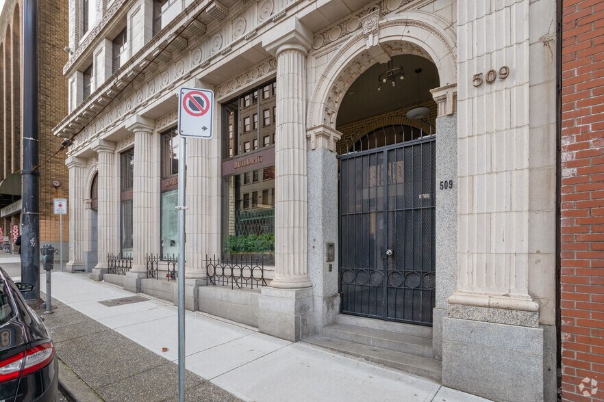 509 Richards St, Vancouver, BC à louer - Photo de l’immeuble – Image 2 sur 29