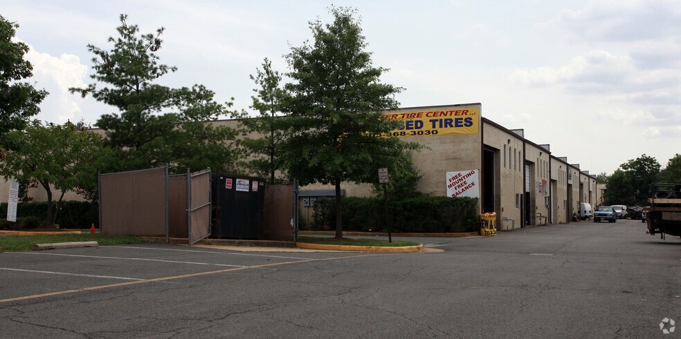 9240-9251 Sills Ct, Manassas, VA à louer - Photo de l’immeuble – Image 3 sur 4