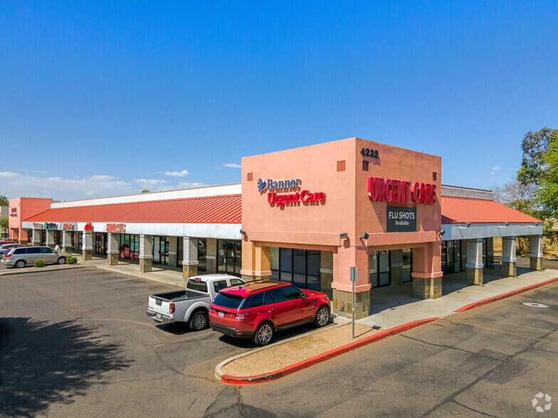 Stabilized Retail Center | Phoenix MSA portefeuille de 2 biens à vendre sur LoopNet.fr - Photo principale – Image 1 sur 25