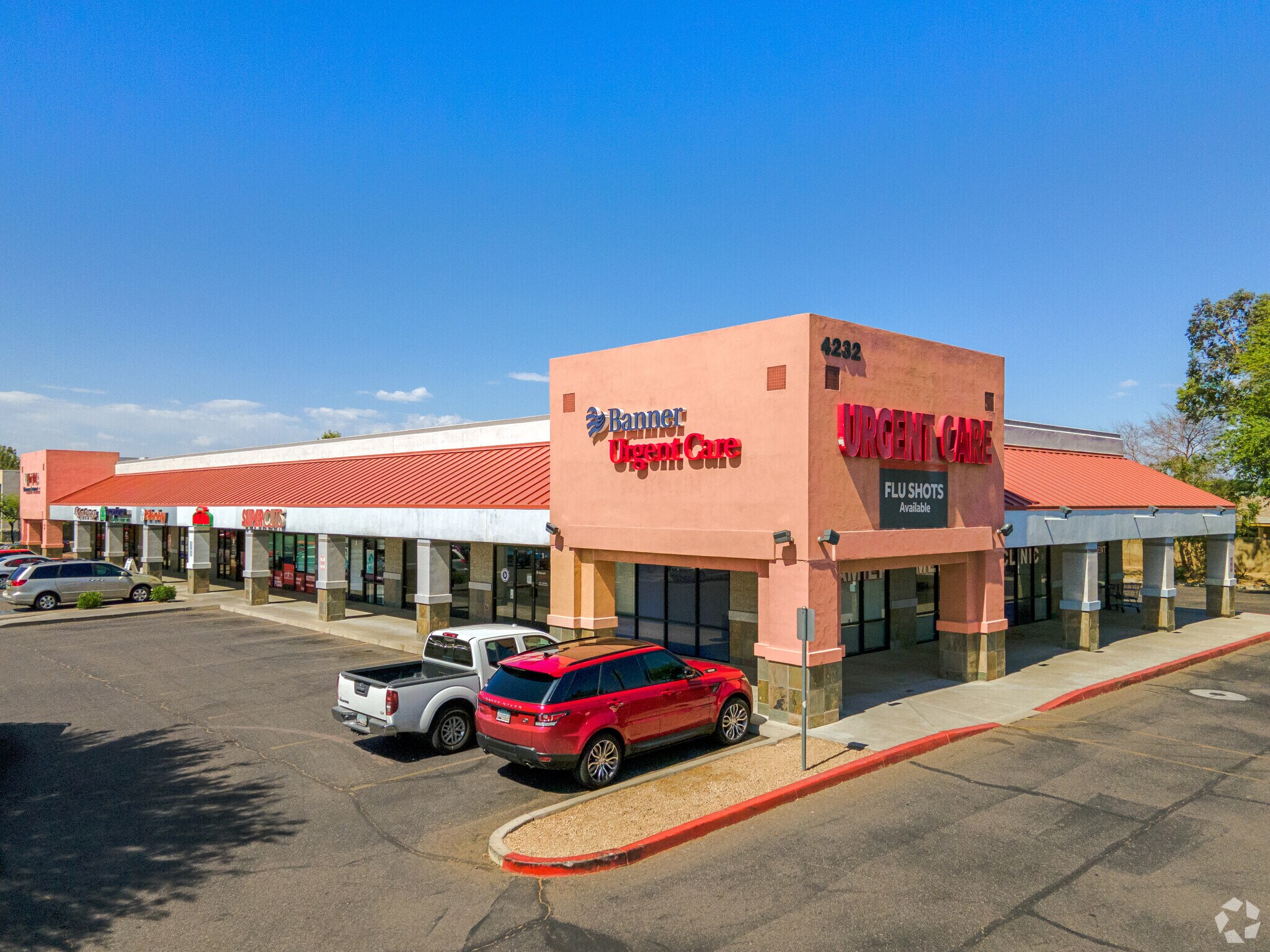 Stabilized Retail Center | Phoenix MSA portefeuille de 2 biens à vendre sur LoopNet.fr Photo principale– Image 1 sur 27