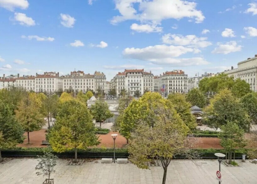 Bureau dans Lyon à vendre - Photo de l’immeuble – Image 3 sur 13