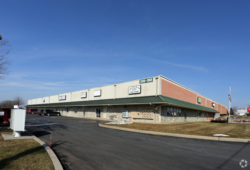 330 N Reading Rd, Ephrata, PA à louer - Photo de l’immeuble – Image 3 sur 49
