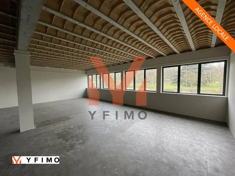 Bureau dans Aubergenville à louer - Photo intérieure – Image 1 sur 3