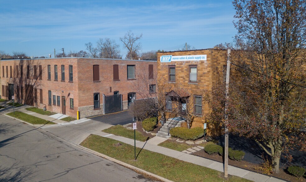 425 E Front St, Monroe, MI à louer - Photo de l’immeuble – Image 2 sur 38