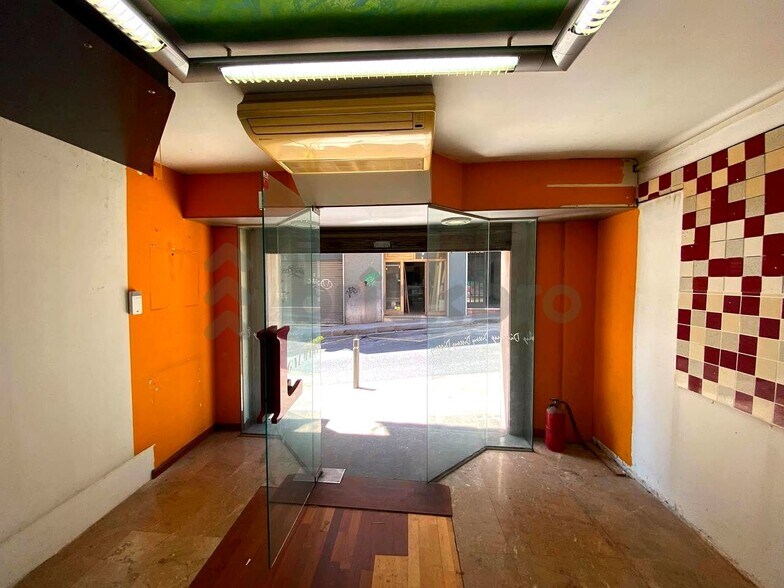 Immeuble residentiel dans Barcelone, Barcelona à vendre - Photo intérieure – Image 2 sur 3