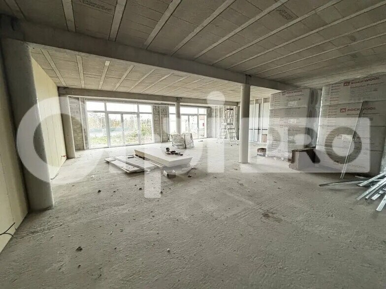 Local commercial dans Compiègne à louer - Photo de l’immeuble – Image 1 sur 5