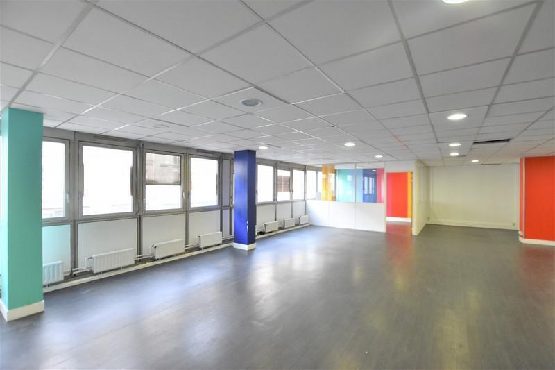 Bureau dans Paris à louer - Photo de l’immeuble – Image 1 sur 7