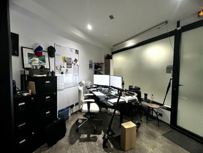 Plus de détails pour Local commercial à vendre