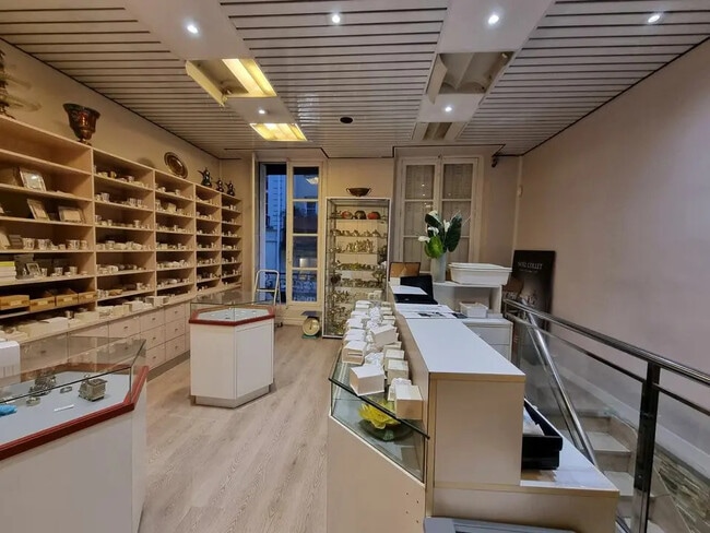 Plus de détails pour Local commercial à louer