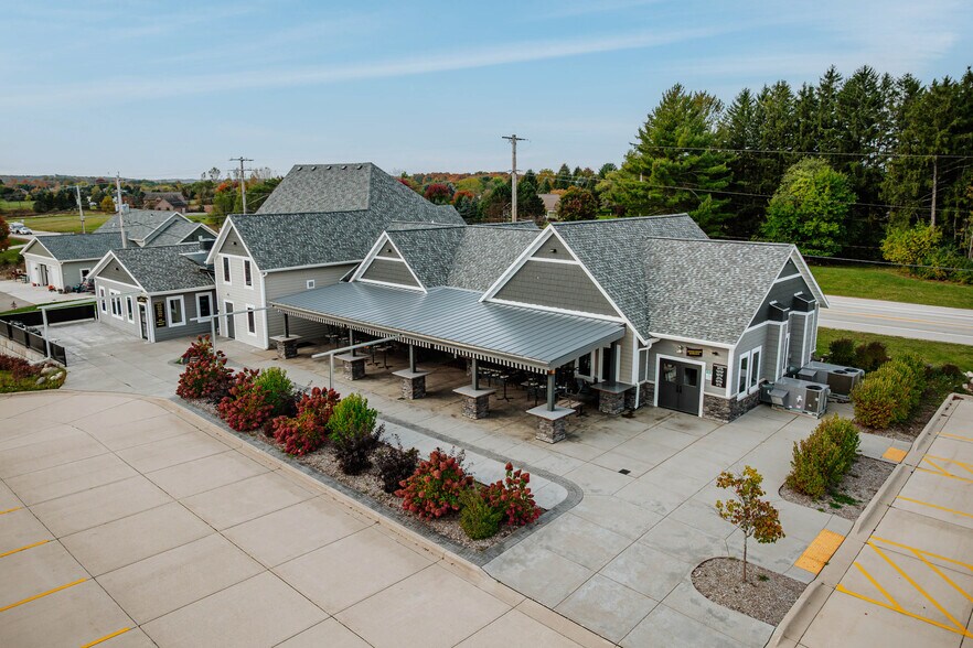 2102 Highway 164, Richfield, WI à vendre - Photo de l’immeuble – Image 1 sur 21