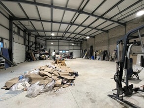 Local d’activités dans Saint-Leu-la-Forêt à louer Photo intérieure– Image 1 sur 5