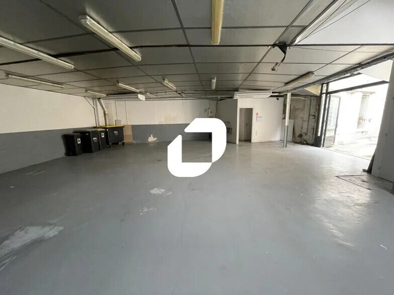 Local d’activités dans Saint-Maur-des-Fossés à louer - Photo de l’immeuble – Image 3 sur 9