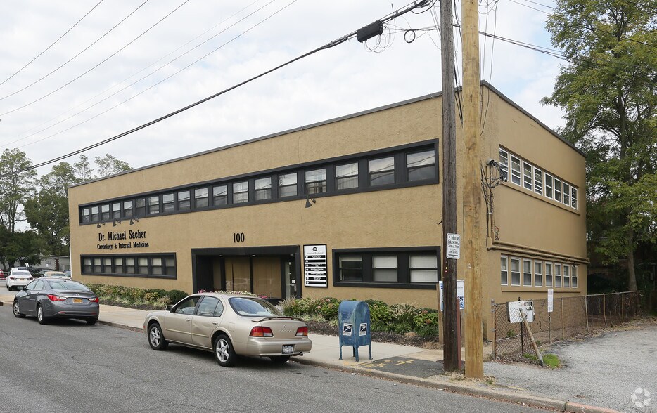 100 Veterans Blvd, Massapequa, NY à louer - Photo de l’immeuble – Image 2 sur 7
