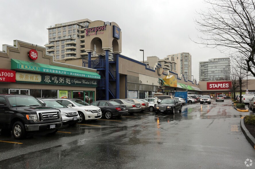 8111-8211 Akroyd Rd, Richmond, BC à louer - Photo de l’immeuble – Image 3 sur 13