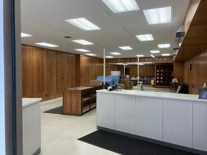 211 W 1st St, Dixon, IL à vendre - Photo de l’immeuble – Image 3 sur 27