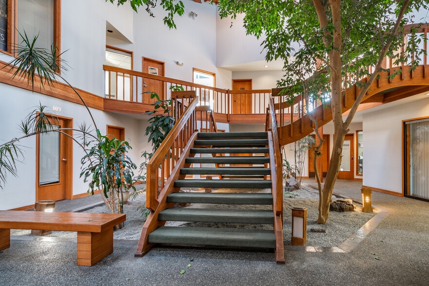 520 E Whidbey Ave, Oak Harbor, WA à vendre - Photo intérieure – Image 3 sur 33
