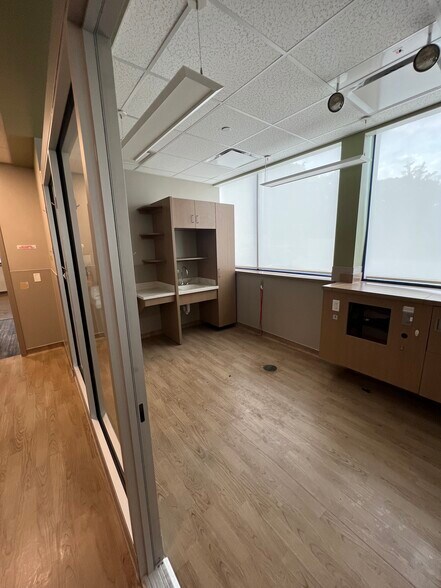 4044 Route 130, Irwin, PA à louer - Photo de l’immeuble – Image 3 sur 4