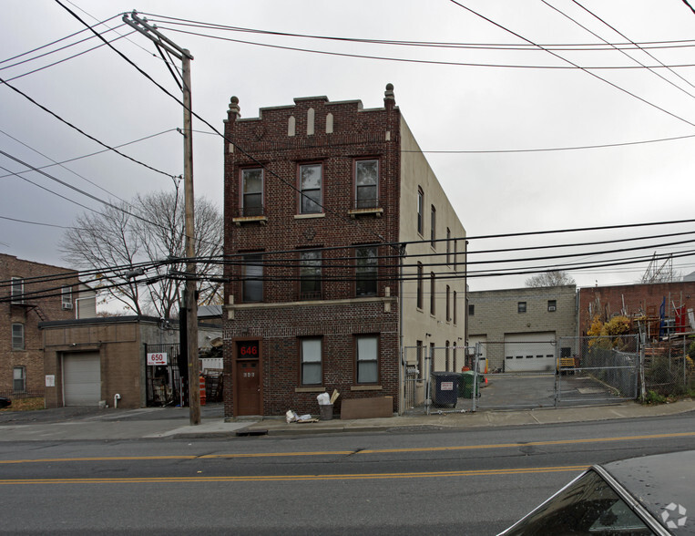 646-650 Saw Mill River Rd, Yonkers, NY à vendre - Photo principale – Image 1 sur 2