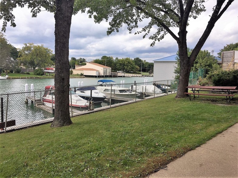 805 10th Ave, Port Huron, MI à louer - Photo de l’immeuble – Image 2 sur 2