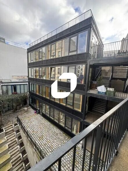 Local d’activités dans Paris à louer - Photo de l’immeuble – Image 1 sur 13